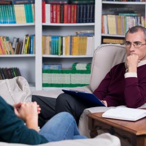 Роль клиент-терапевтических отношений в обучающей личной терапии